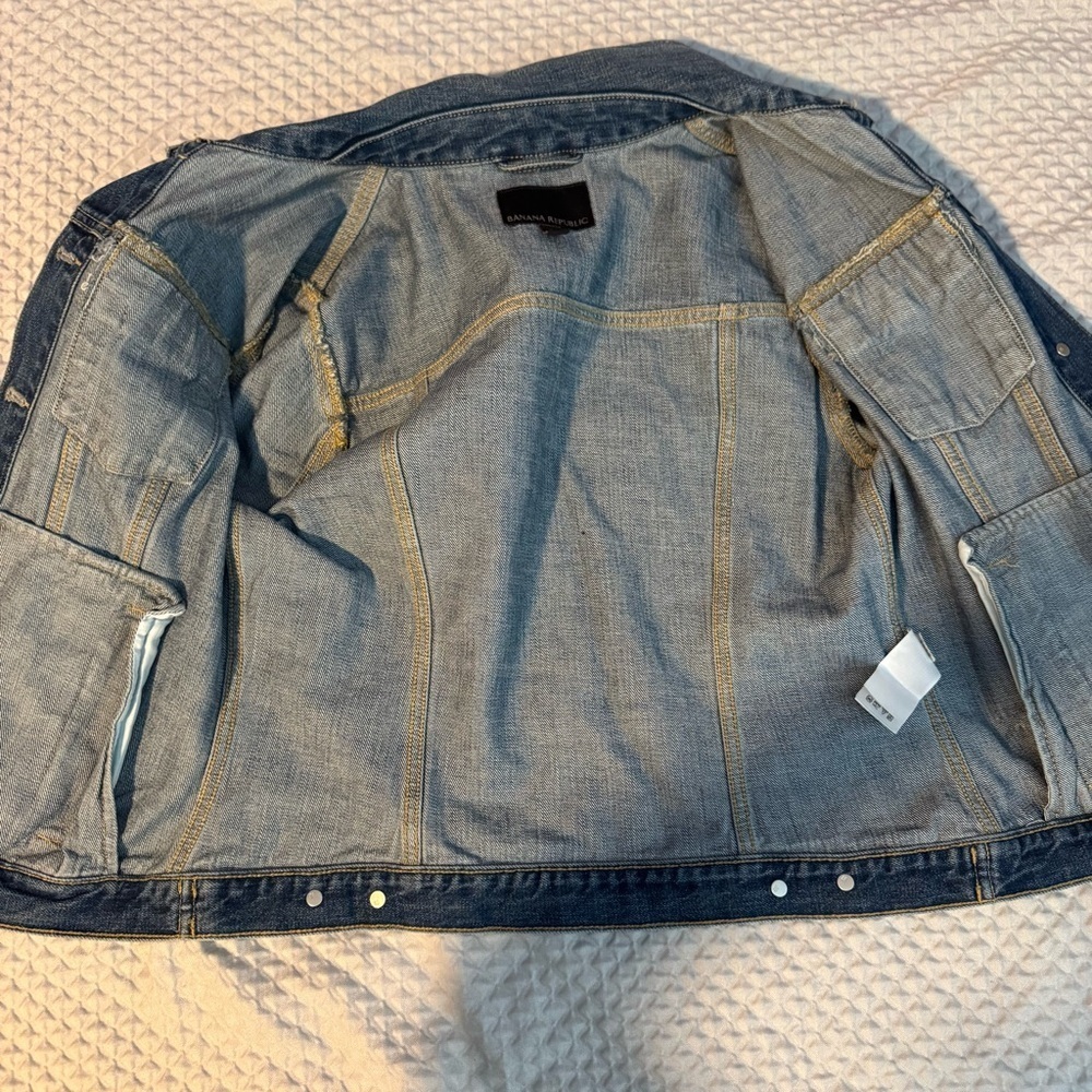 Banana Republic Classic Denim Jacket | Excellent Used Condition - Picture 10 of 10